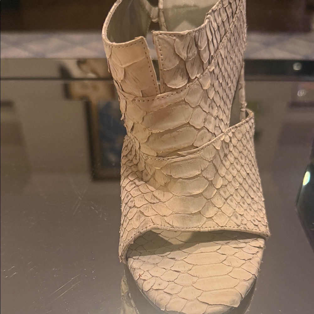 Omelle Elegant Cream/Grey Skin Sandals 37 1/2 - Bronze Stacked Heel NEVER worn - Picture 6 of 12